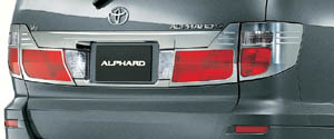 Rear combination garnish